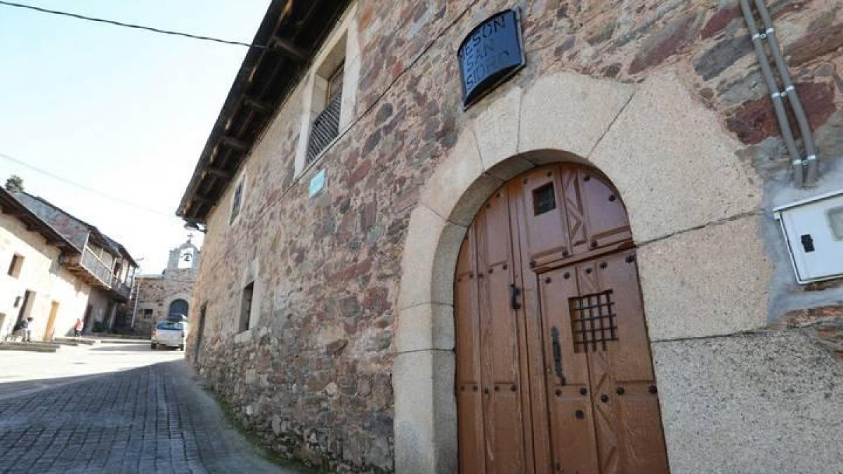 El incendio en el mesón alertó a los vecinos de Campo