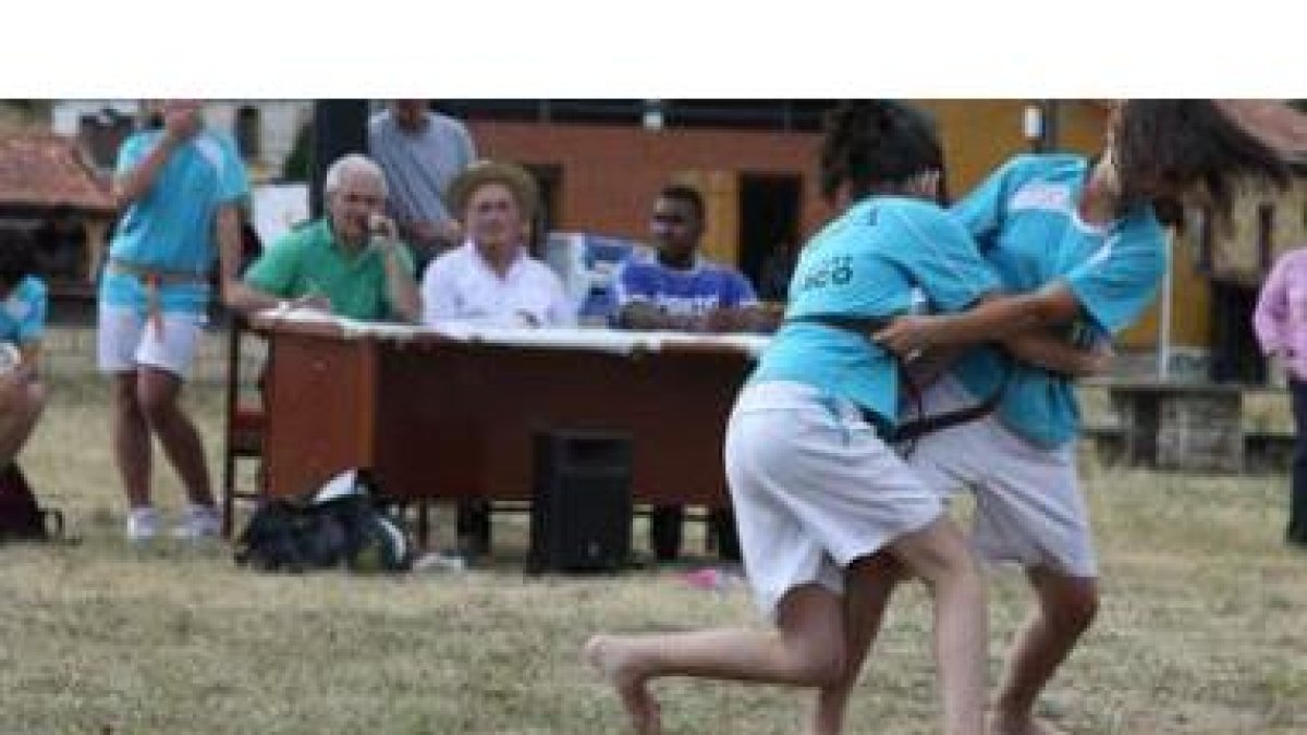 Andrea y Laura, la lucha que resurge con fuerza en Sotillos.