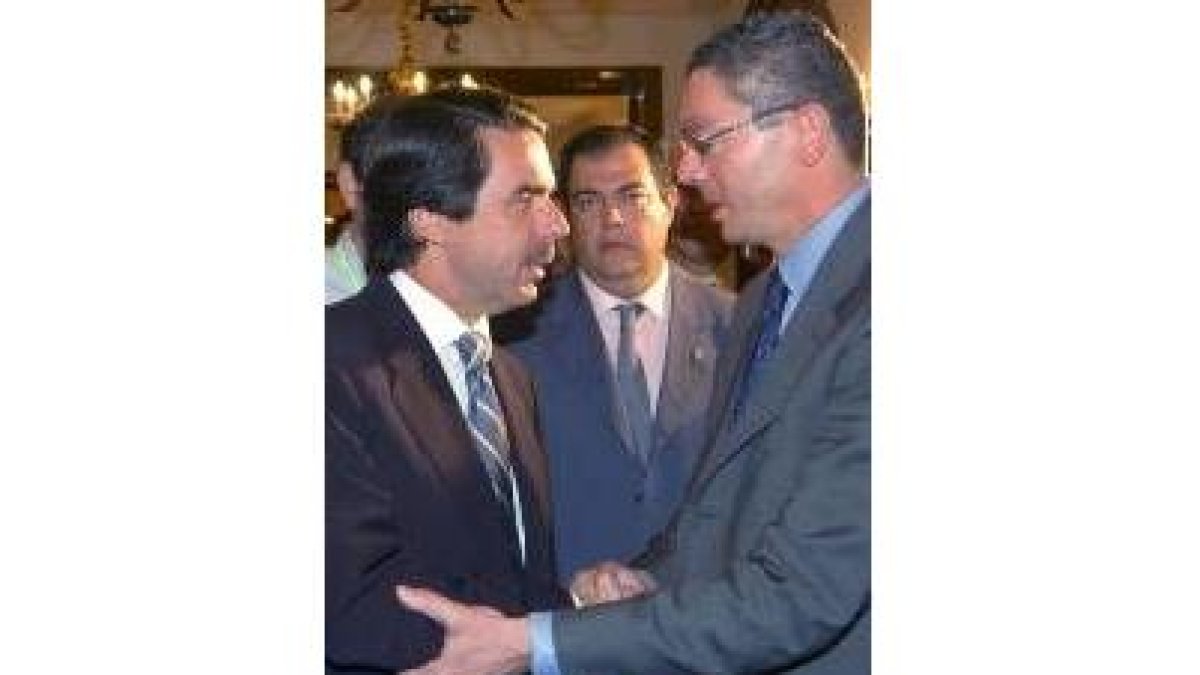 Aznar y Gallardón coincidieron ayer en los cursos de verano del Escorial