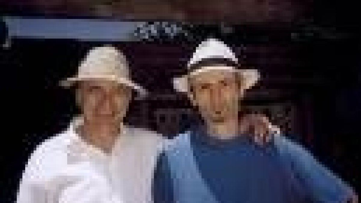 El cantautor berciano Amancio Prada, junto al realizador terracampino Raúl Rodríguez