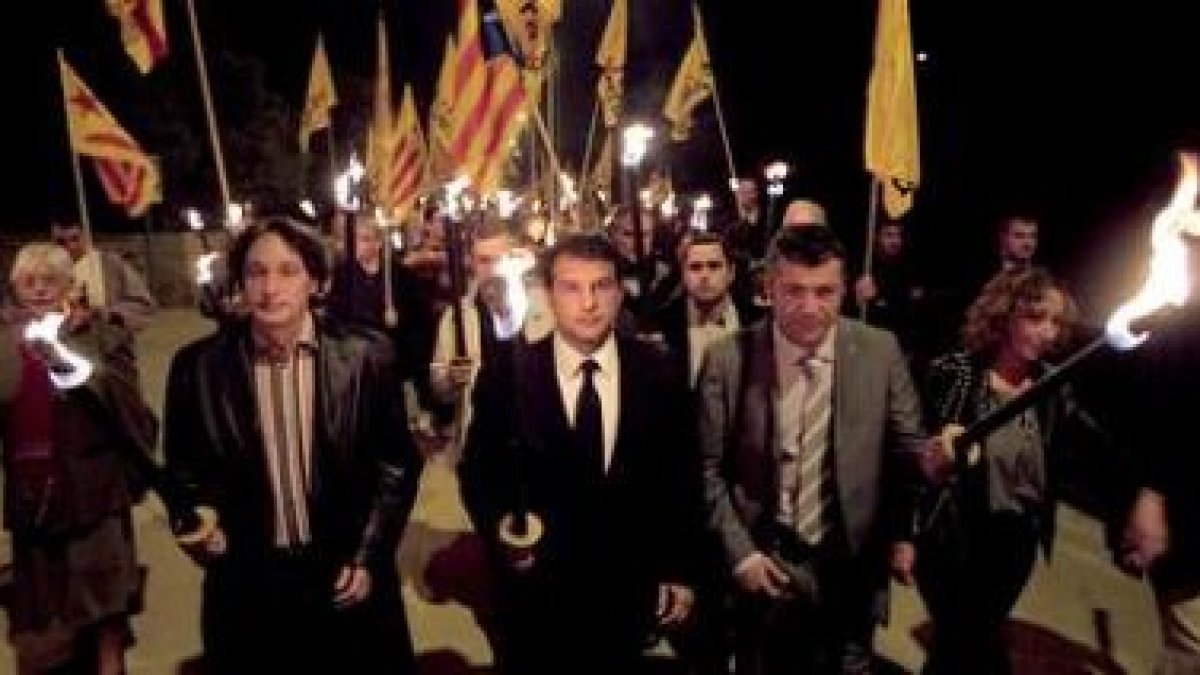 Laporta, junto a los líderes de ERC, en la tradicional marcha de antorchas por Companys.