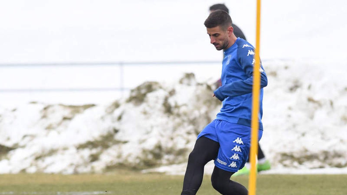 Dani Ojeda se convierte en el sexto refuerzo de la Deportiva para esta temporada. AD ALCORCÓN