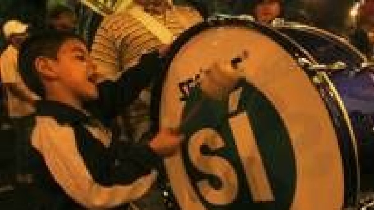 Simpatizantes del partido en el gobierno festejan que ganó el referendo