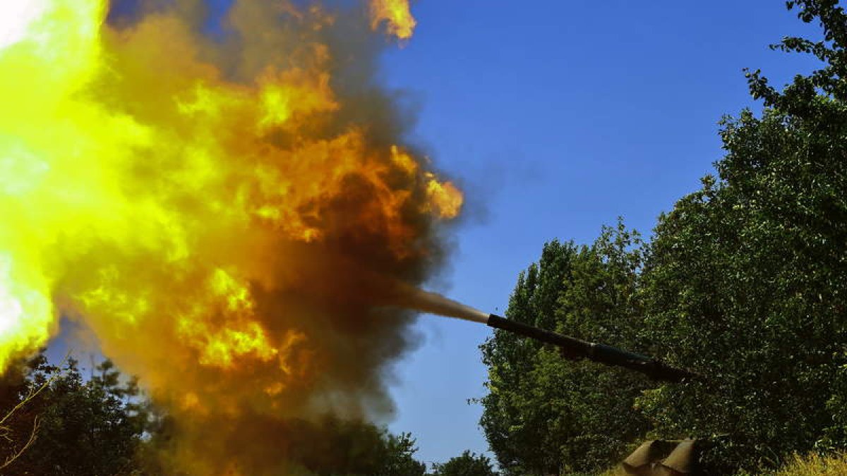Imagen de un tanque ucraniano acabando con un dron ruso. STR