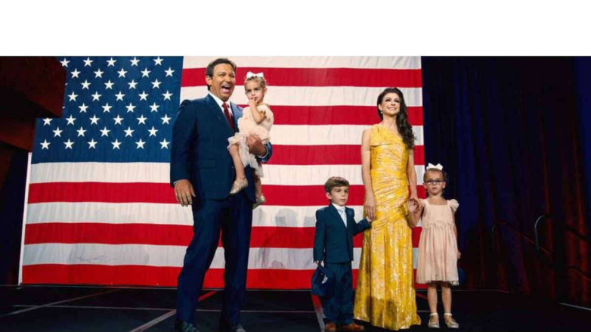 Ron DeSantis con su mujer y sus hijos. EFE