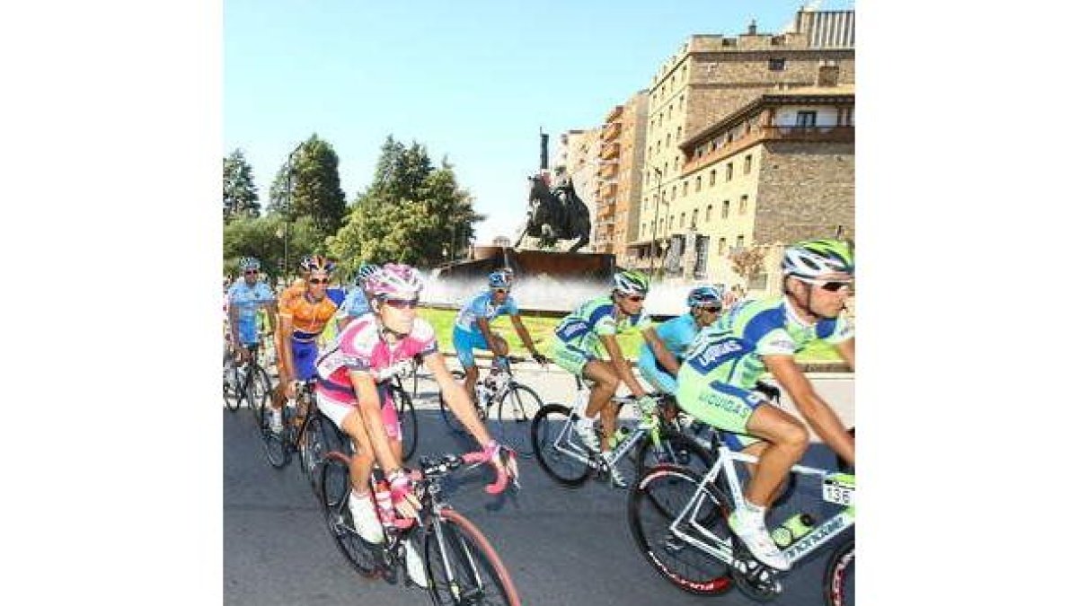 La última Vuelta a su paso por la glorieta del Templario.