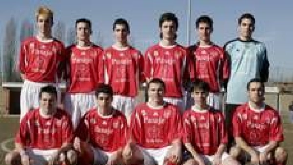 Formación de La Bañeza que marcha líder destacado de la 1.ª División Provincial Juvenil