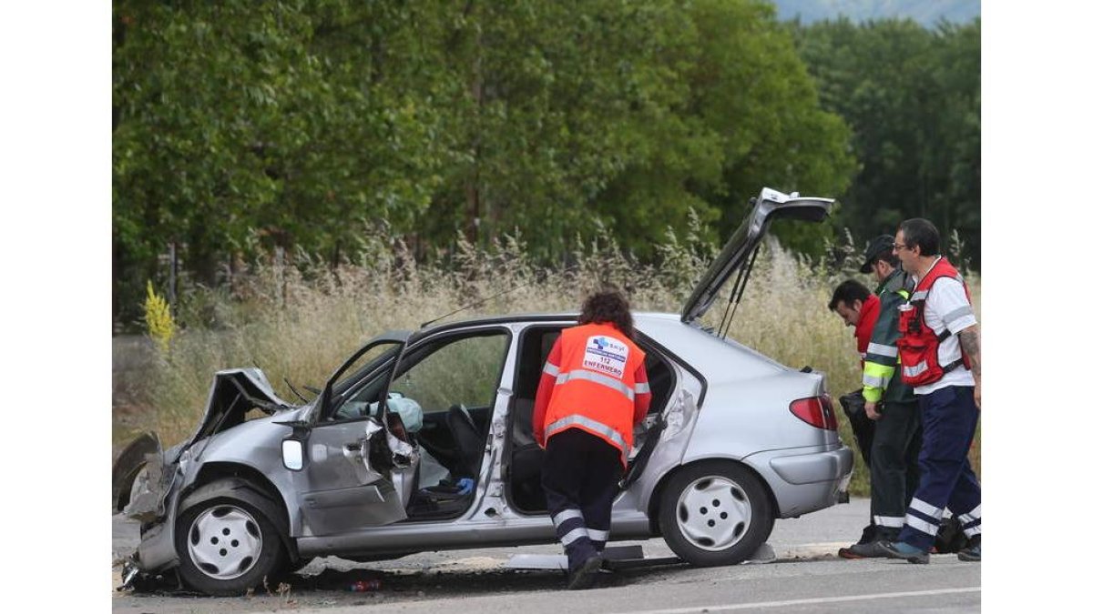 Uno de los últimos accidentes registrados en la comarca, el 15 de junio en Camponaraya. L. DE LA MATA