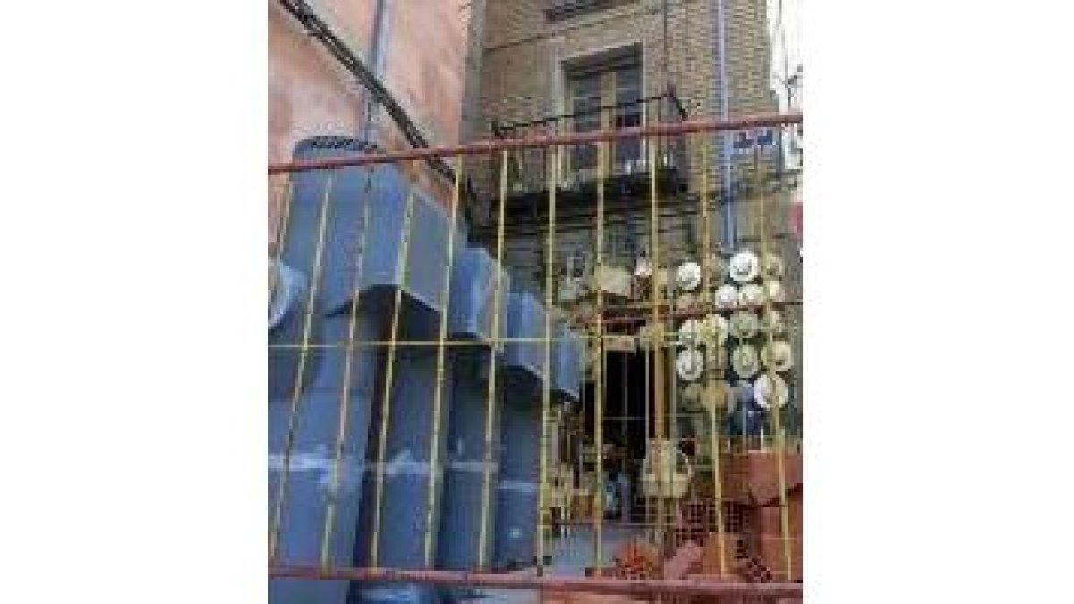 Los vecinos piden al Ayuntamiento que se paralicen las obras