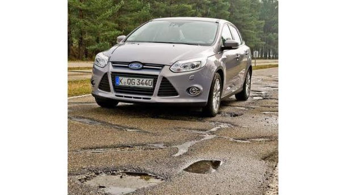 Recreación en pista de pruebas de las peores condiciones reales a las que se enfrentará un coche.