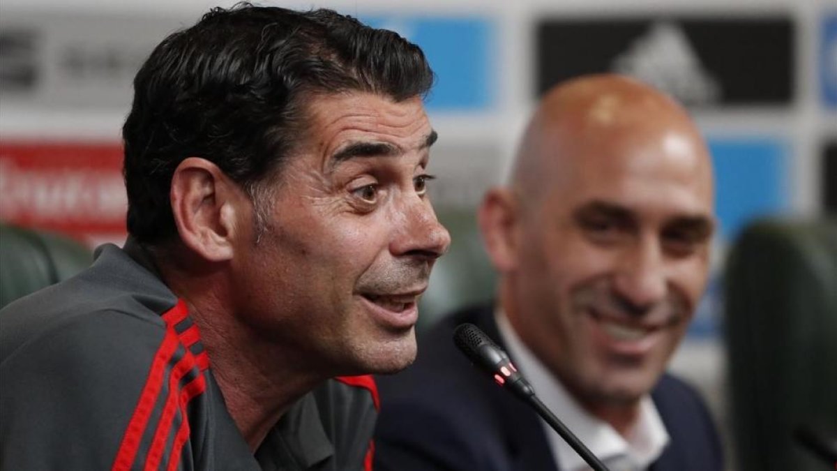 Lopetegui y Rubiales, en la rueda de prensa del nuevo seleccionador español en Krasnodar
