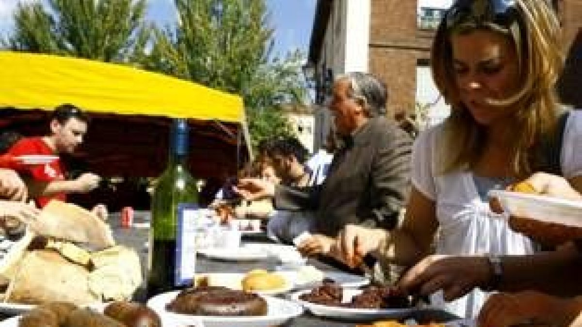 La morcilla y el chorizo hicieron las delicias de los visitantes