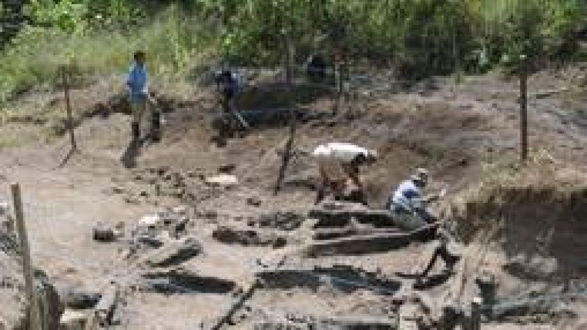 Se han encontrado fragmentos de cerámica y objetos de bronce en lo que fue Tambora