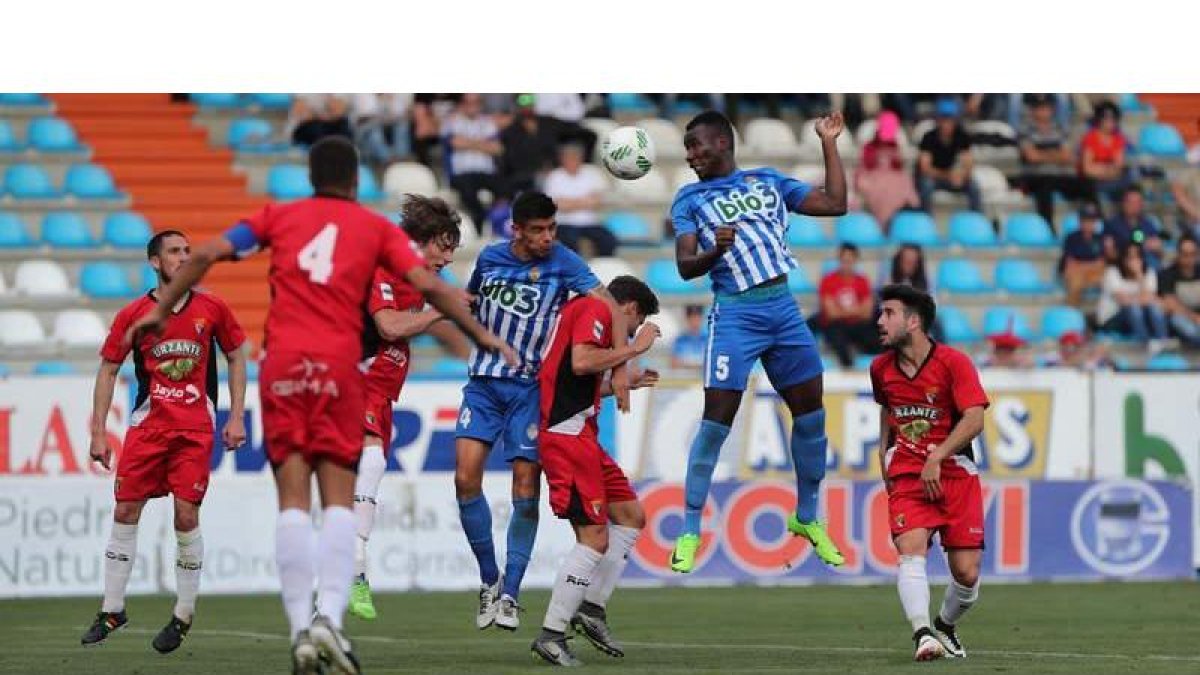 La Ponferradina, al igual que el resto de equipos de Segunda B, no conocen aún sus grupos.