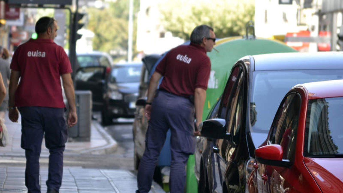 Los propietarios deberán solicitar un distintivo para identificar a los vehículos eléctricos. ELORA