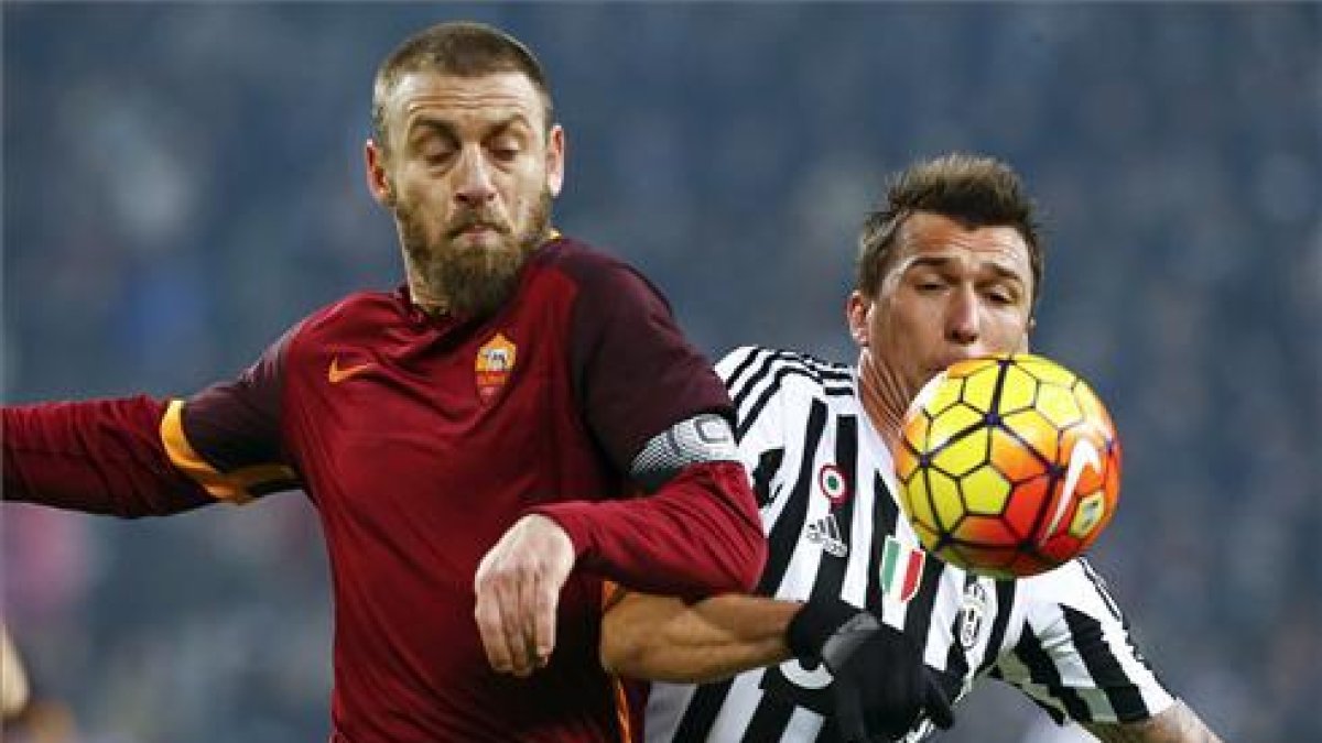 El momento del presunto insulto de De Rossi a Mandzukic