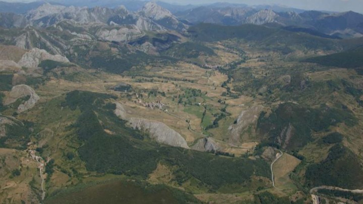 Vista aérea del Valle de Reyero. DL