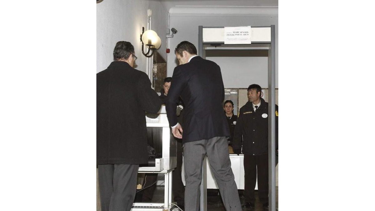 Control al duque ? Urdangarin pasa el detector del juzgado