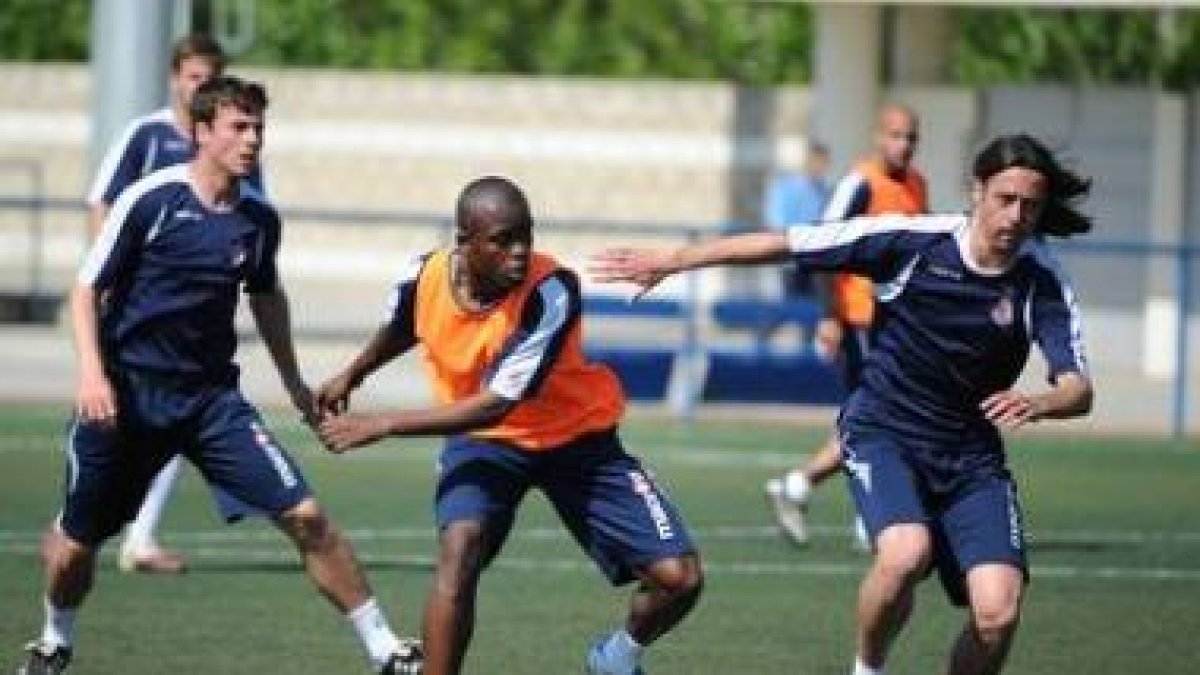 La plantilla de la Cultural comenzará a denunciar sus contratos cuando acabe la temporada.