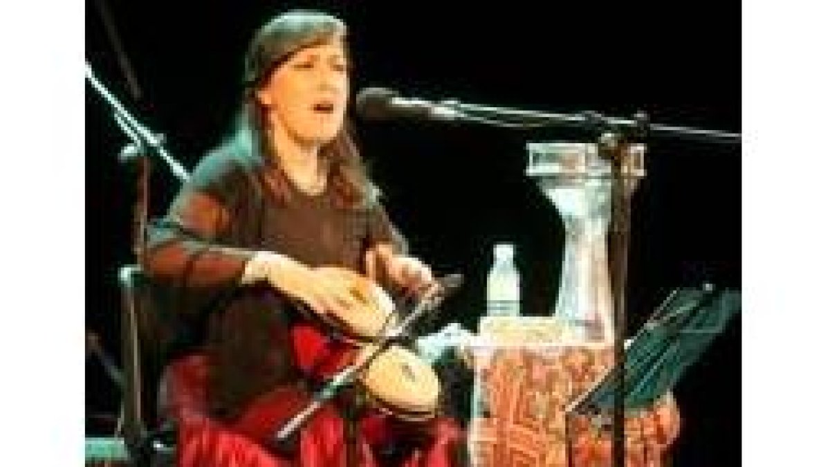 María José Cordero es la voz del grupo berciano Sirma