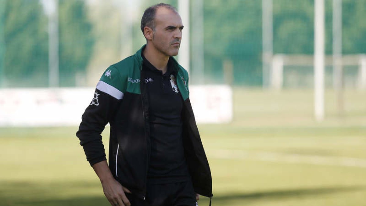 Javi Rubio. entrenador del Onzonilla. FERNANDO OTERO