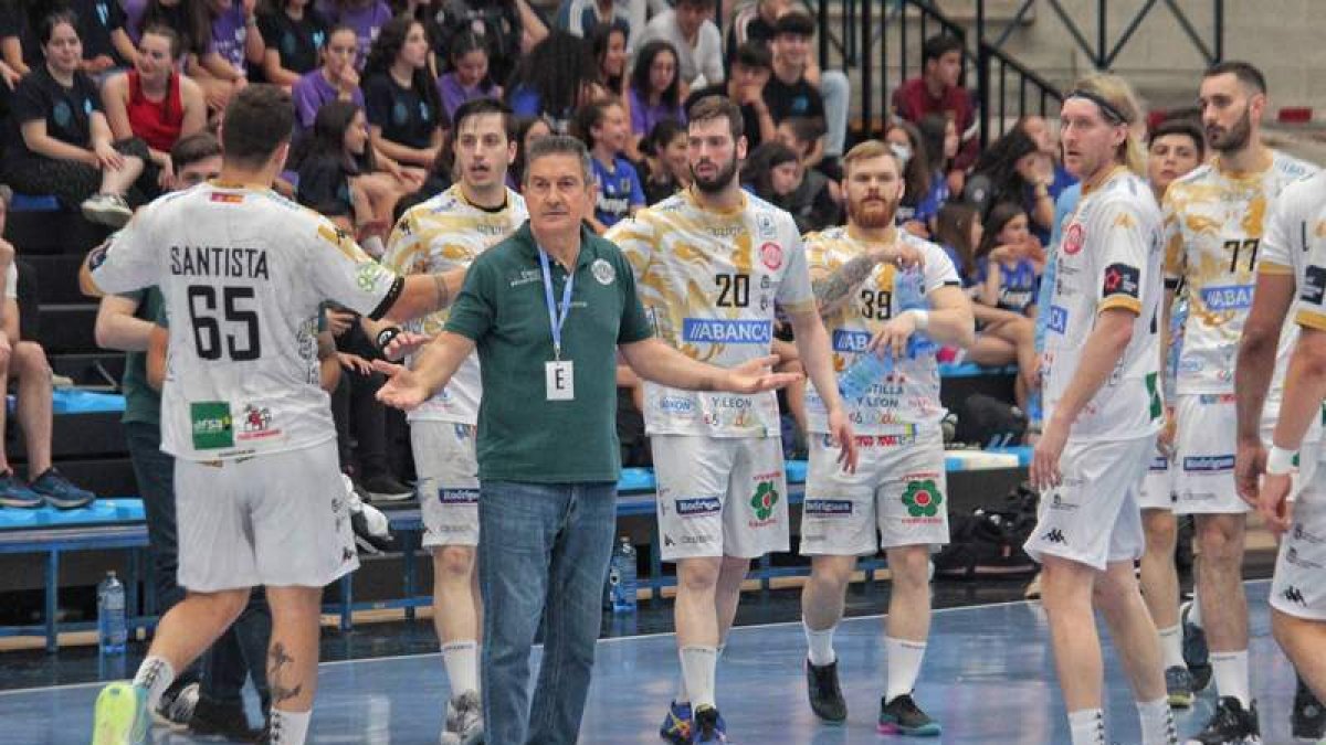 El Abanca Ademar no logró clasificarse para Europa por la vía deportiva. LOF