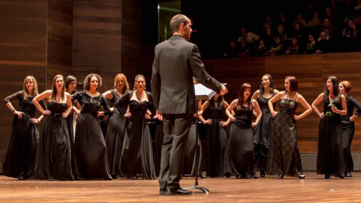 El coro leonés CantArte, cuyas puestas en escena siempre resultan novedosas y originales, nació en enero de 2013.