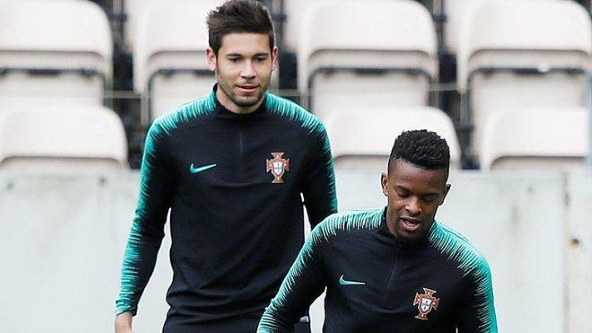 Guerreiro y Semedo, en un entrenamiento con la selección portuguesa previa a la Liga de las Naciones.