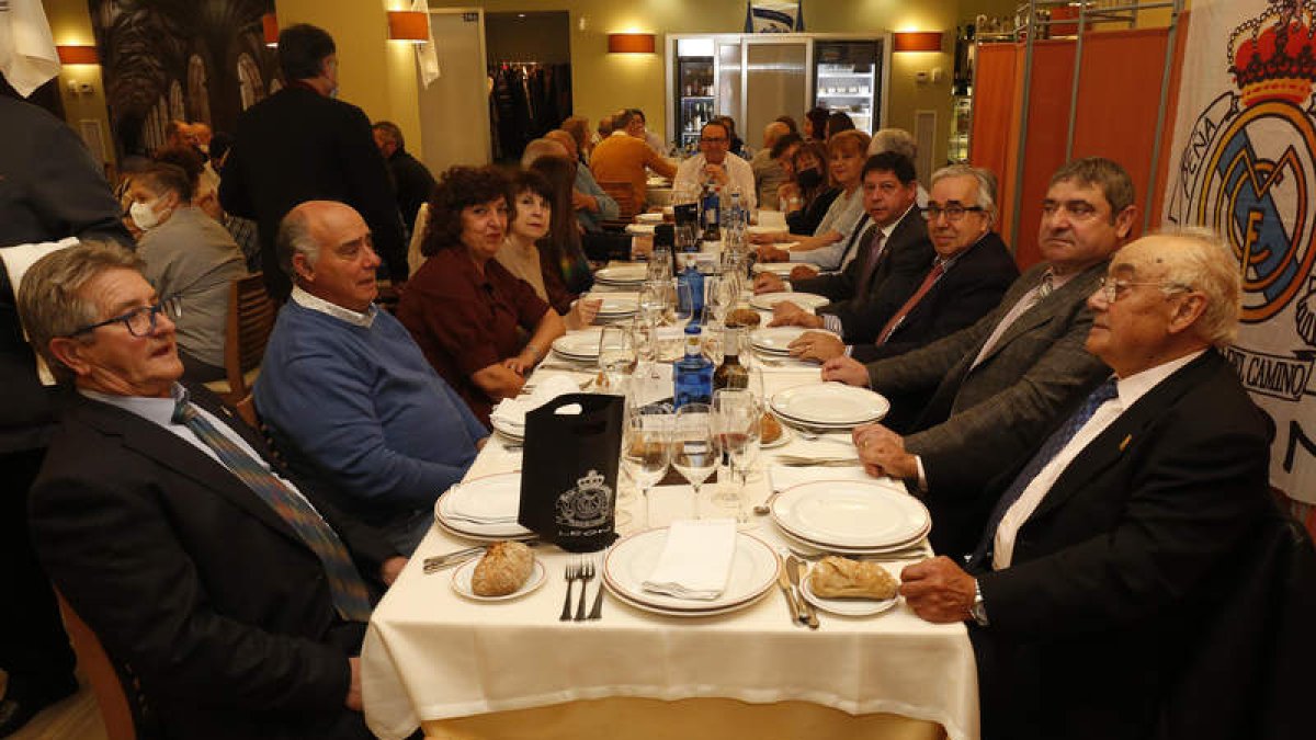 La Peña Real Madrid-Cultural también estuvo representada. F. OTERO