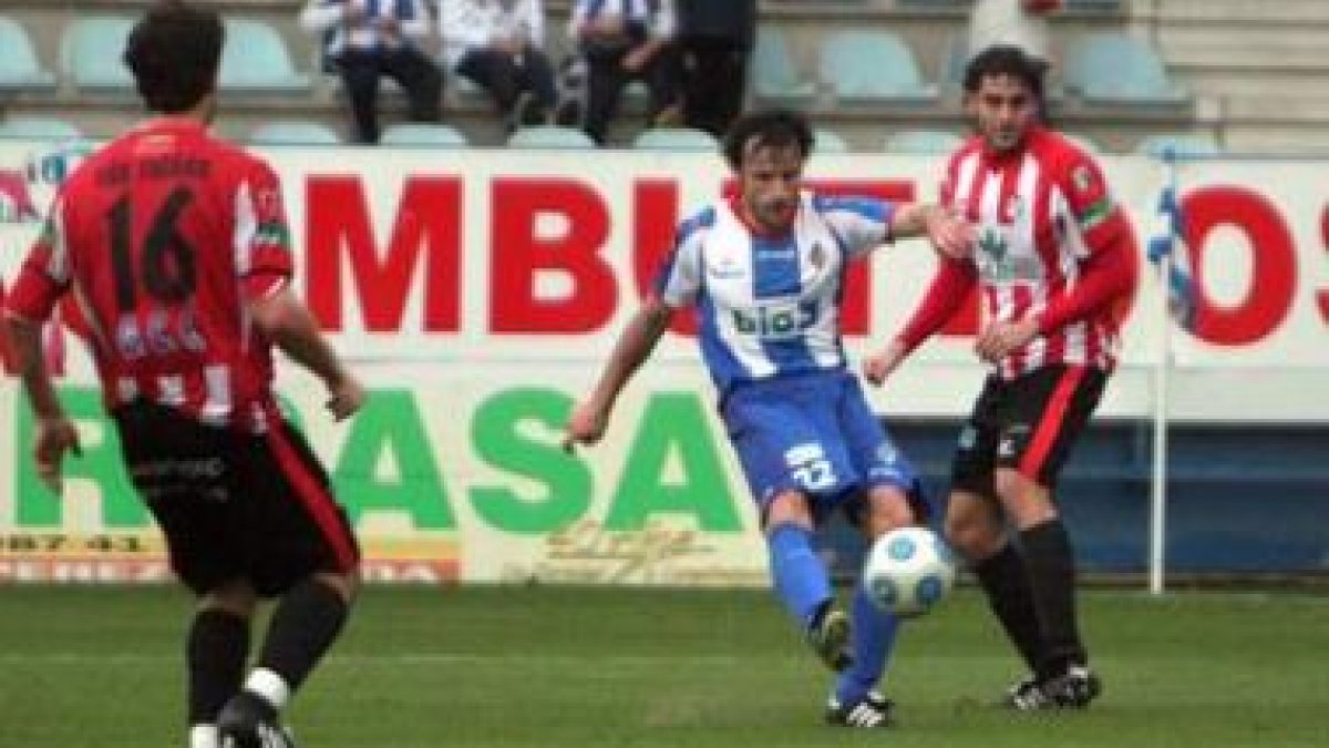 Día de reencuentro para Candala, que se midió a su ex equipo y casi marca un gol
