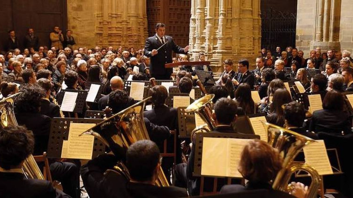La Banda Municipal de Música de Astorga actuó ayer en el trascoro de la Catedral.