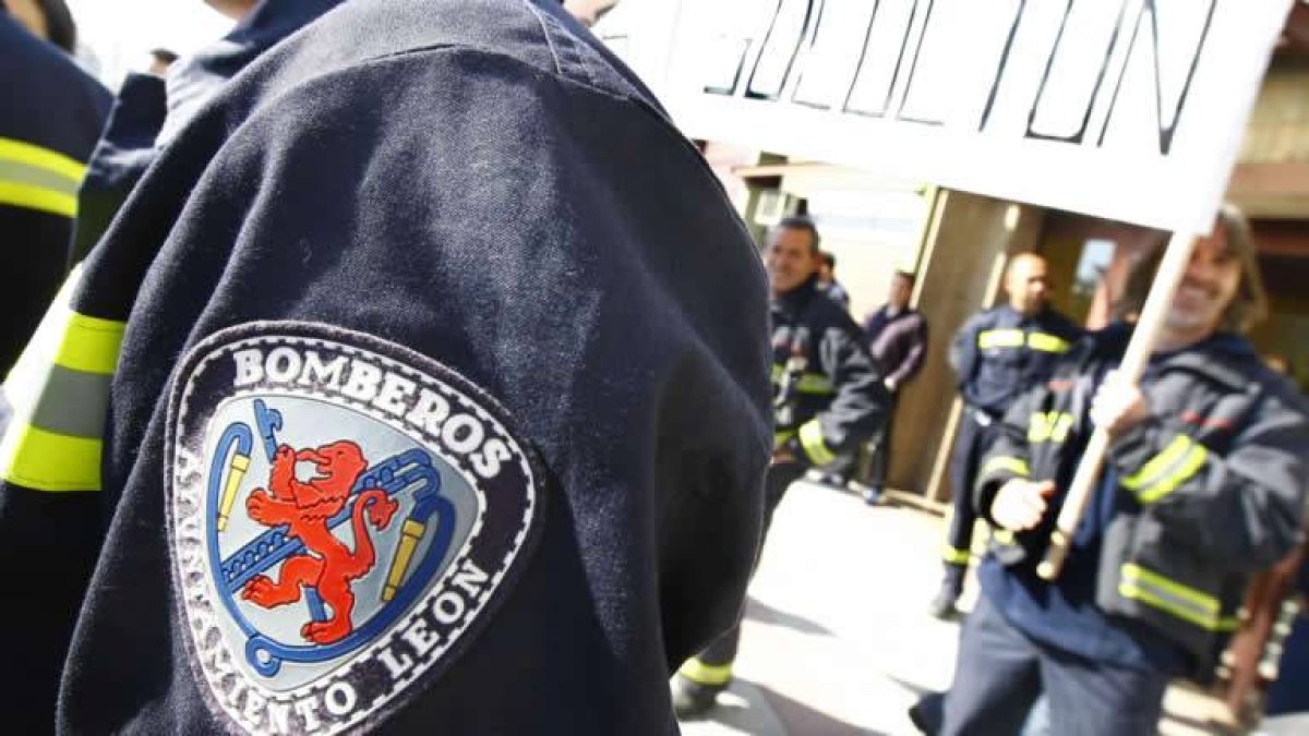El funcionario pertenece al cuerpo de bomberos de León