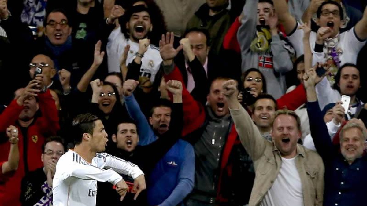 Cristiano Ronaldo celebra con rabia el primer gol del Real Madrid frente a la Juventus en el Santiago Bernabéu.