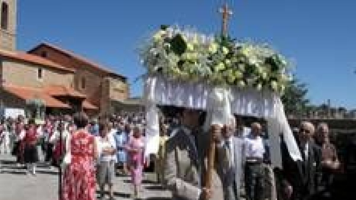 El ramo que se ofrece a la patrona de Val de San Lorenzo