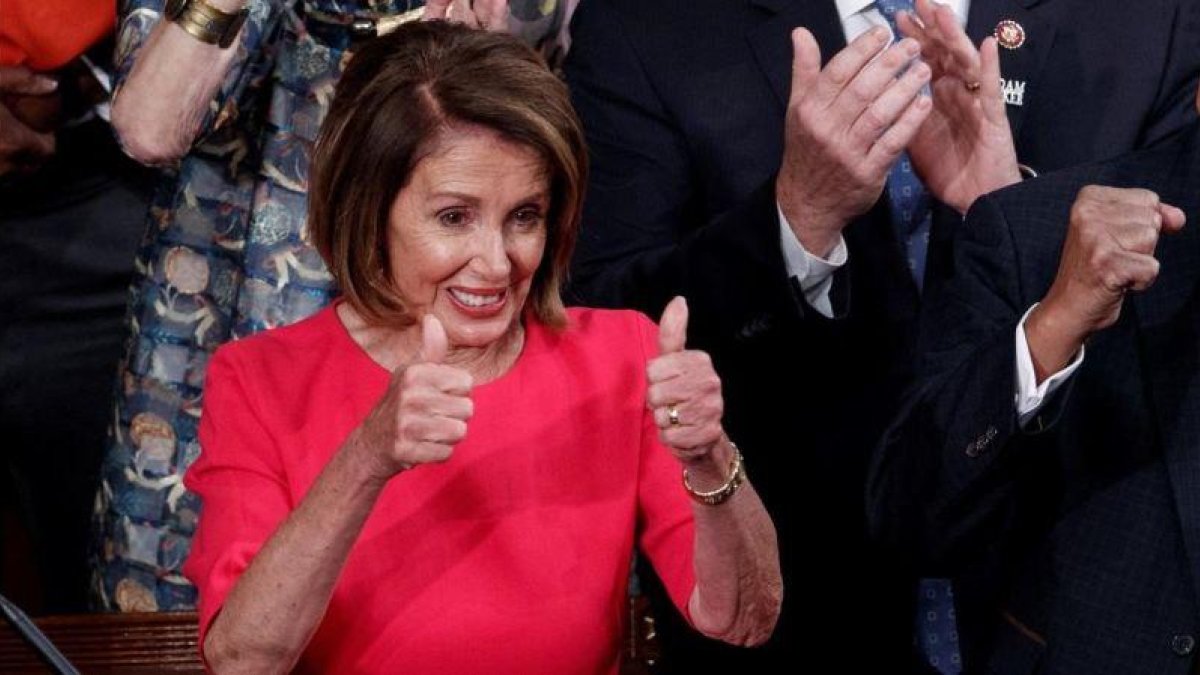 La líder democrata Nancy Pelosi reacciona tras ser elegida este jueves como presidenta de la Camara Baja de EEUU.