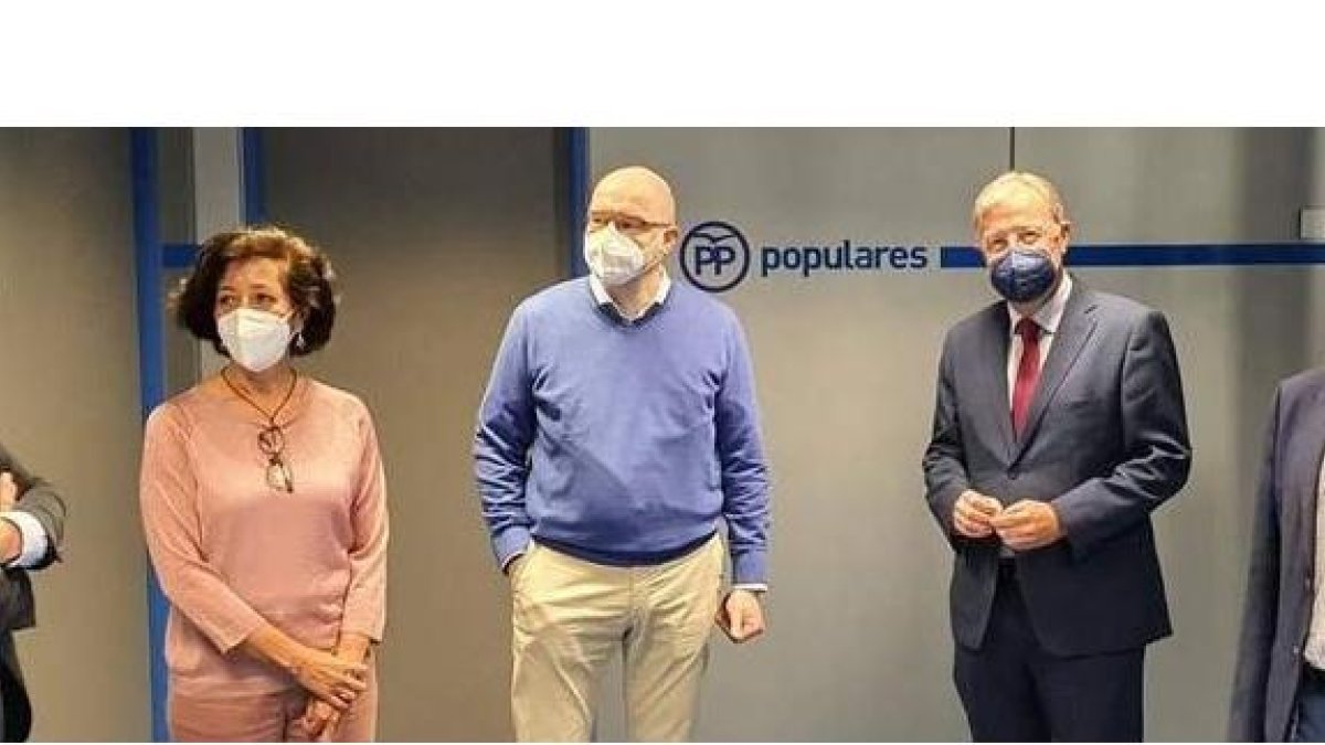Juan José Sanz Vitorio, Mercedes Cantalapiedra, Carlos Perfecto, Antonio Silván y Francisco Vázquez. DL