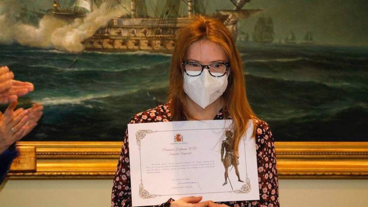 Camino Martínez recibió la Mención especial de Defensa. @DEFENSAGOB
