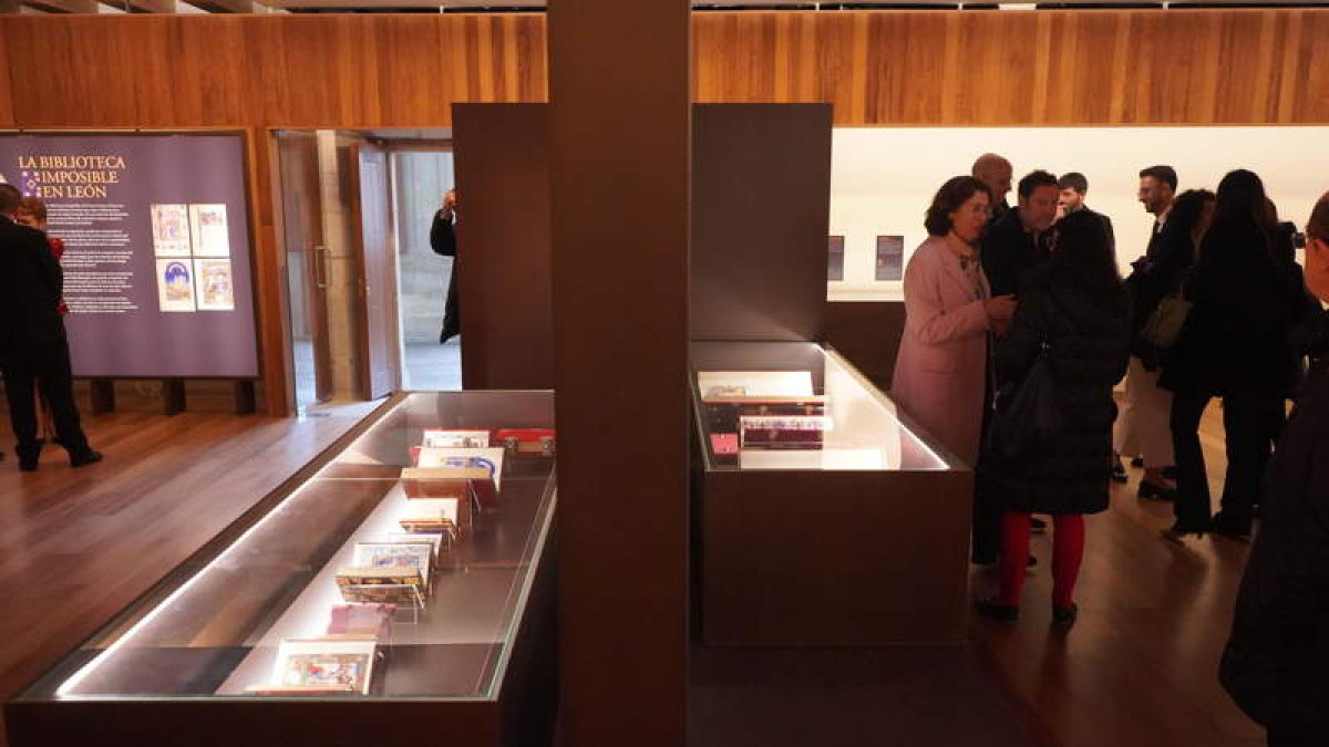 Panorámica de la sala de exposiciones abierta ayer. J. NOTARIO