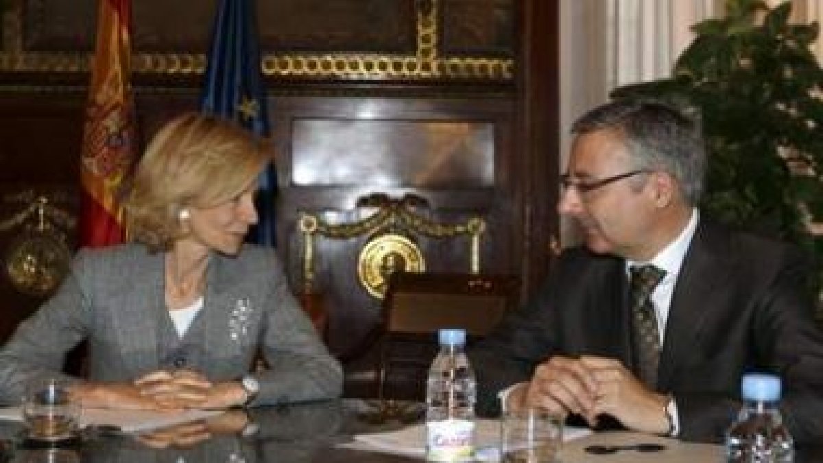 La vicepresidenta de Economía, Elena Salgado, y el ministro Blanco