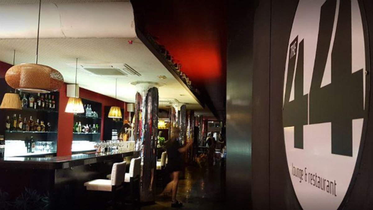 El Lounge 44.