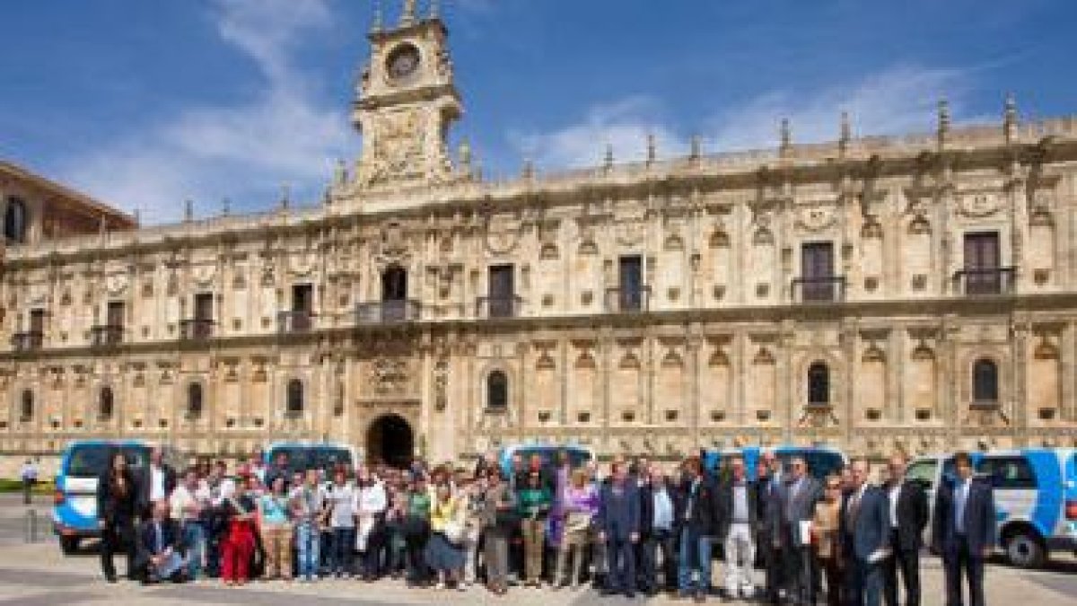 Los vehículos fueron entregados ayer en la plaza de San Marcos