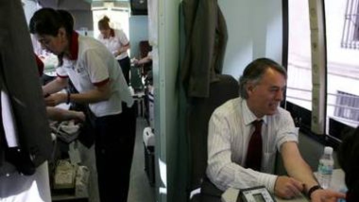 Gobierno durante una donación de sangre