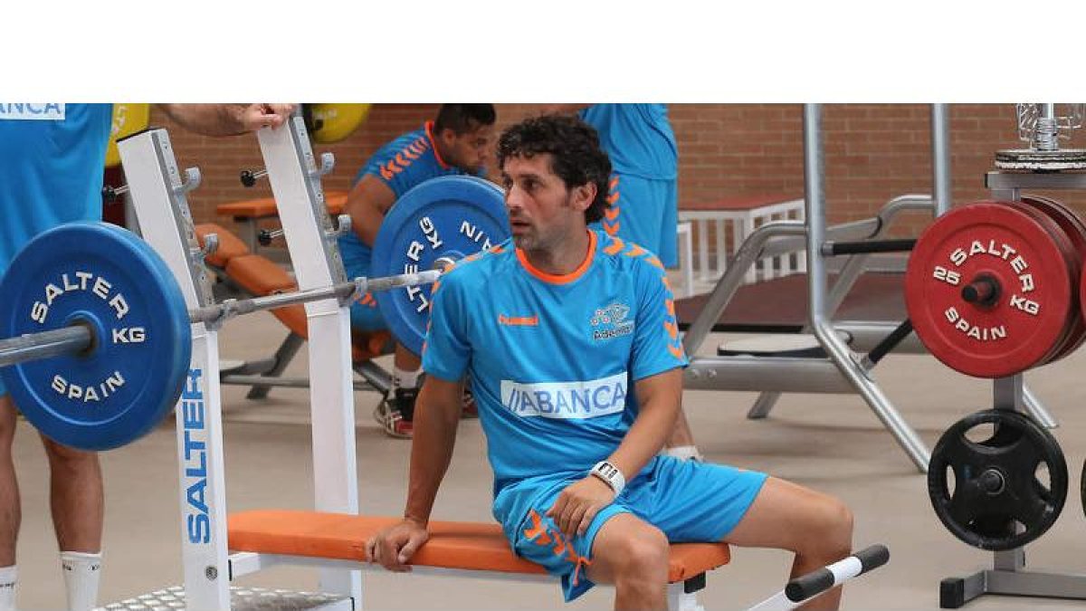 Juanín García durante un entrenamiento en el gimnasio del Palacio de Deportes. MARCIANO
