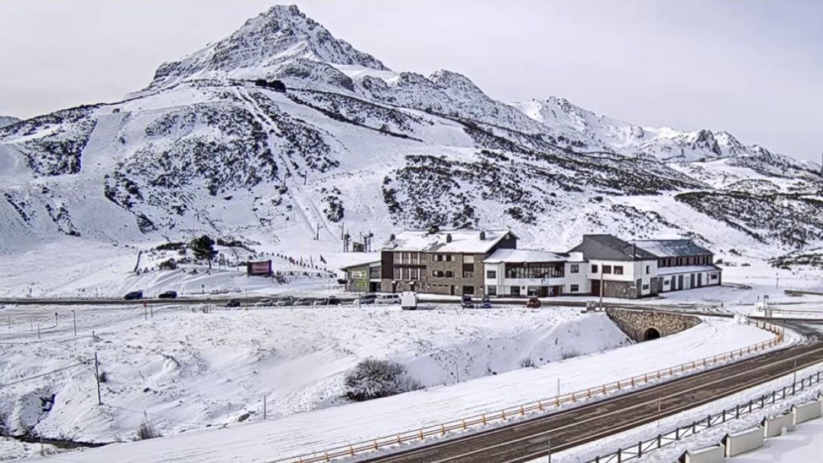 Imagen de hoy de la zona de Salencias, en la estación invernal de San Isidro. SANISIDRO.NET