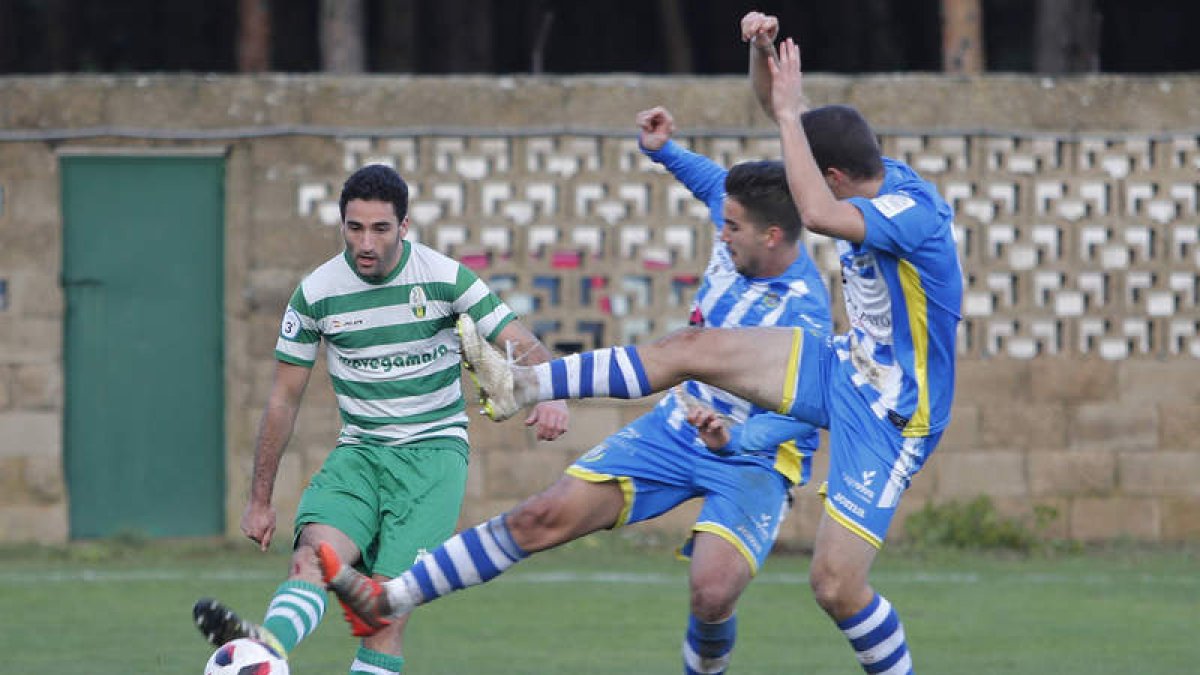 El equipo virginiano lo intentó todo pero no pudo superar el entramado defensivo rival. JESÚS F. SALVADORES