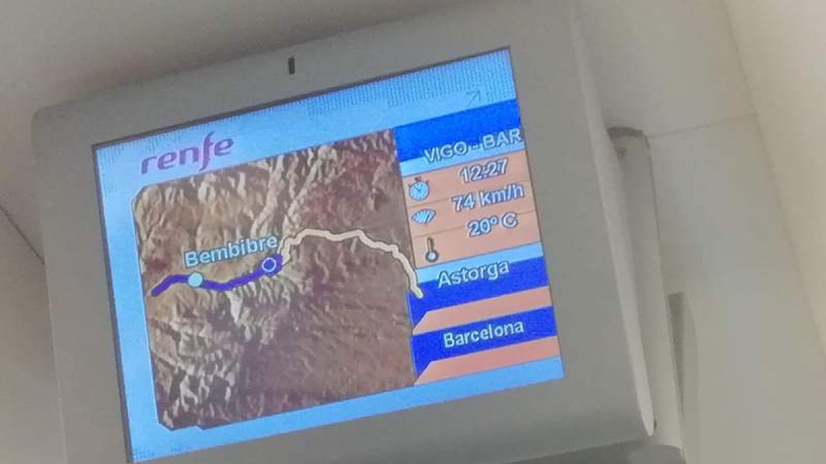 Pantalla que refleja como la velocidad del Alvia baja hasta a 64 Km. por hora en algunos puntos de la via Vigo - Barcelona, a su paso por El Bierzo