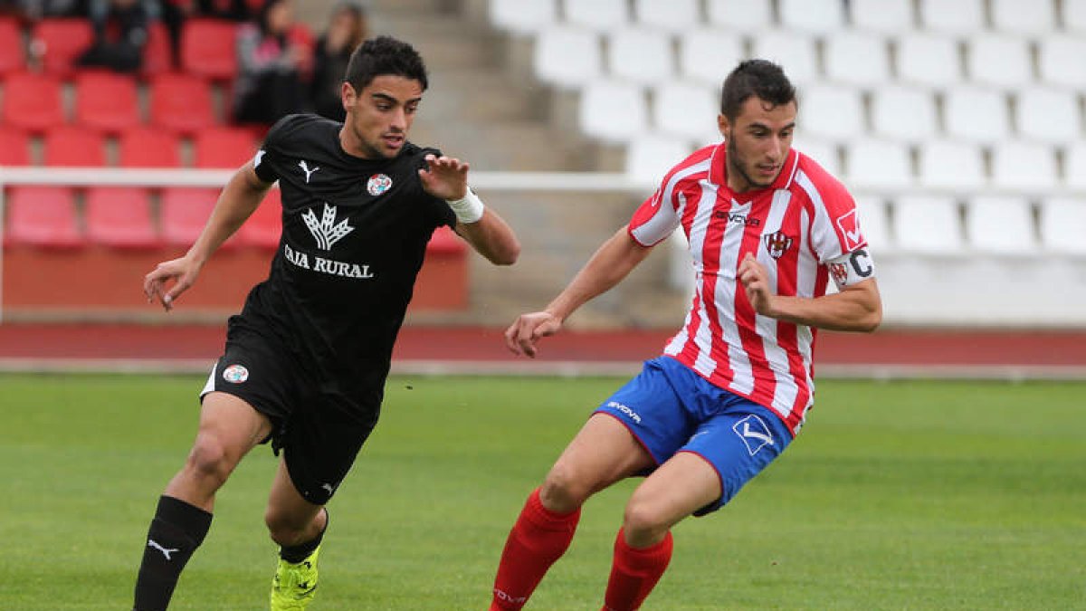 El equipo rojiblanco cedió los tres puntos al Zamora víctima de sus errores.