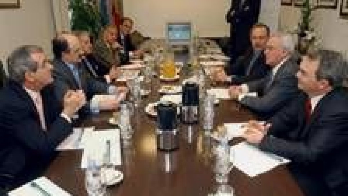 Los rectores y los presidentes de los consejos sociales de la comunidad se reunieron con Guisasola