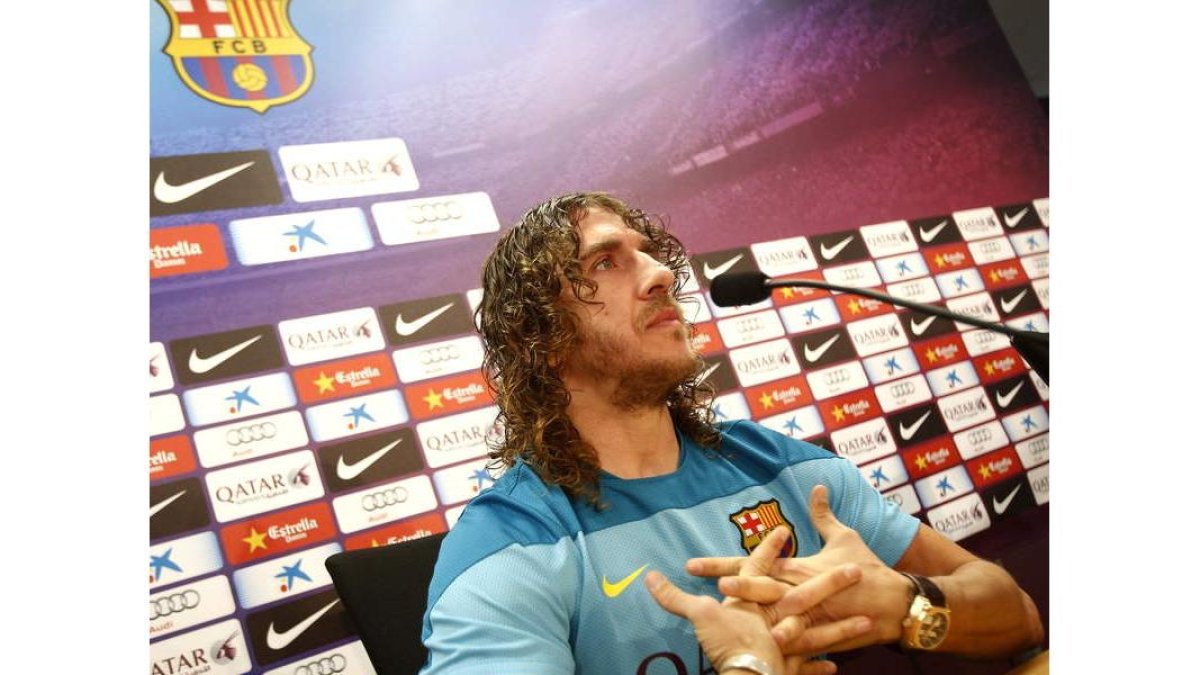 El capitán del Barça, Carles Puyol, durante la rueda de prensa que dio ayer.