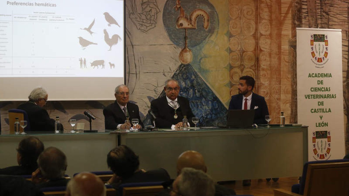 El acto tuvo lugar en el paraninfo Gordón Ordás del edificio El Albéitar. FERNANDO OTERO